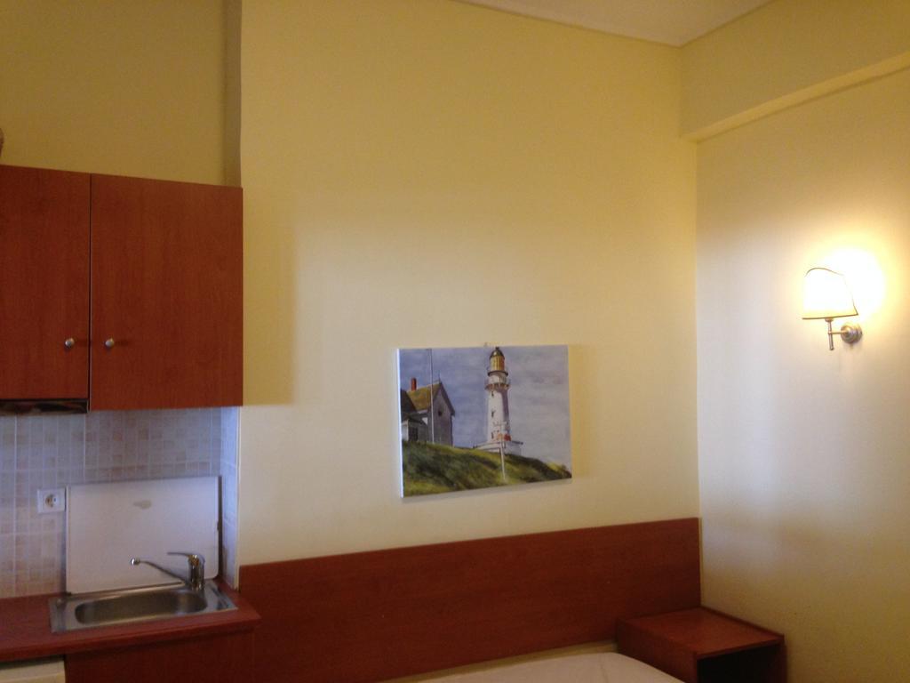 Marvi Hotel Kamena Vourla Quarto foto