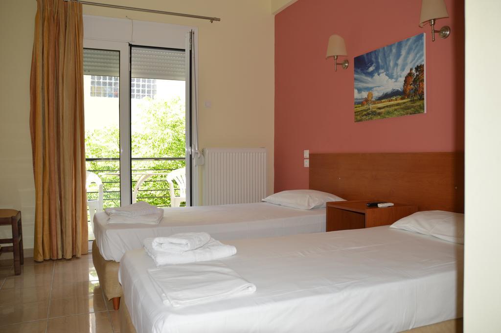 Marvi Hotel Kamena Vourla Quarto foto