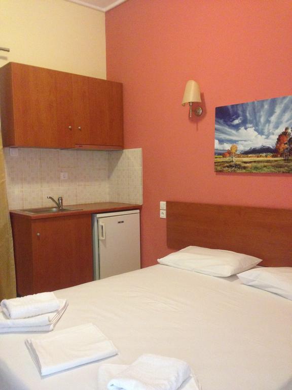 Marvi Hotel Kamena Vourla Quarto foto