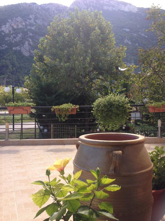 Marvi Hotel Kamena Vourla Exterior foto